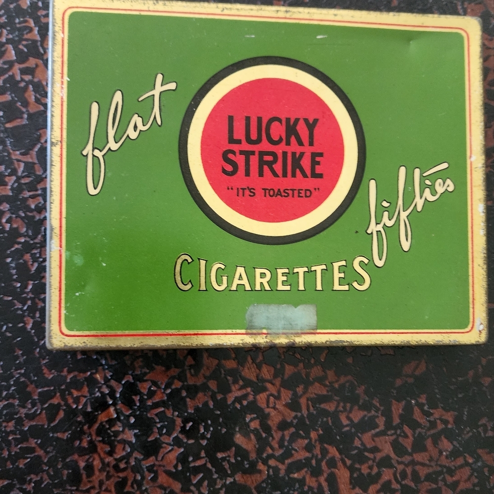 Vintage lucky strike tin